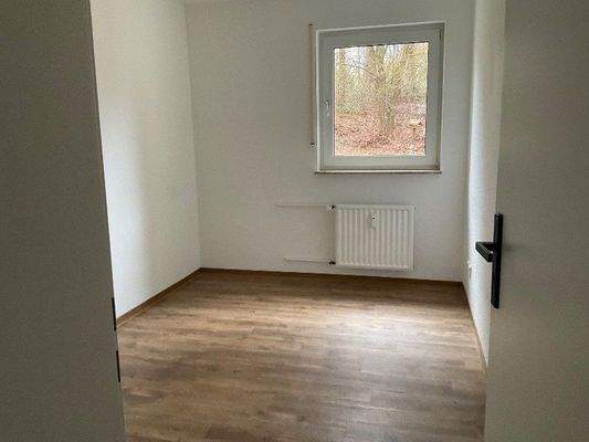 weiteres Zimmer mit Fenster.jpg