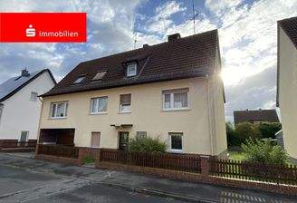 Eingangsseite und Garage