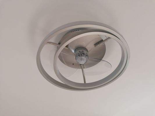  Lampe mit Windmaschine im Schlafzimmer