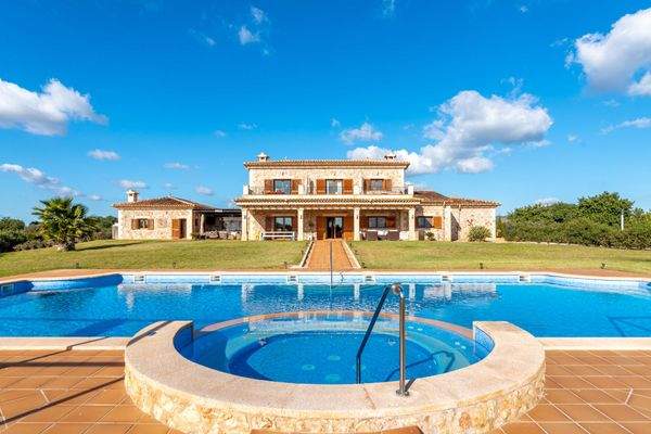 Wundervolles Fincaanwesen mit Ferienvermietlizenz in Llucmajor