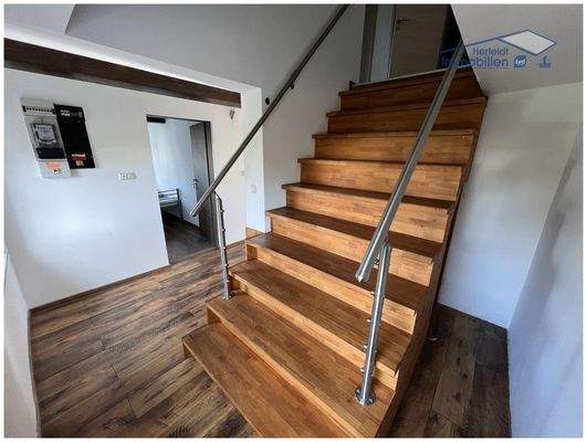 Echtholztreppe ins DG