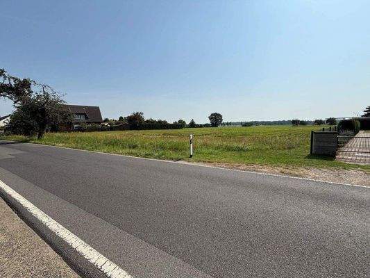 Straßenansicht Grundstück