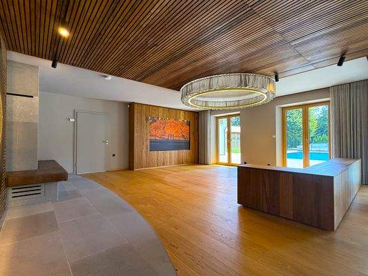 Wohnbereich mit Blick auf den Pool 
