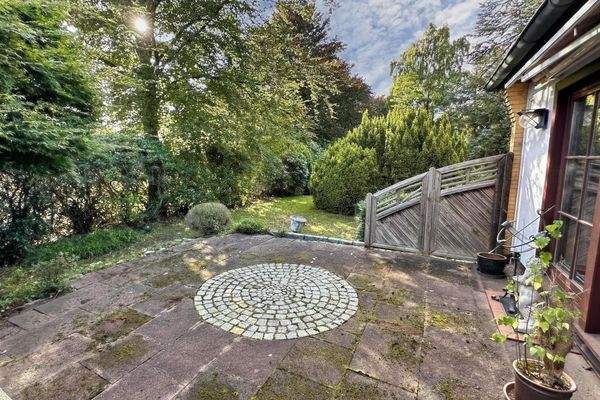 Terrasse mit Blick in den Garten