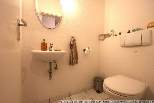 12 Gäste-WC