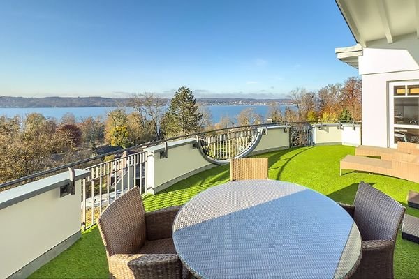 Dachterrasse mit Ausblick nach Starnberg