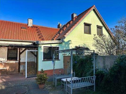 Hauseingang mit Terrasse