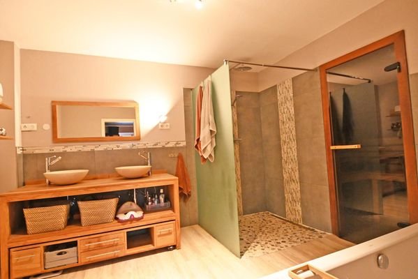 Hauptwohnung Bad inkl Sauna
