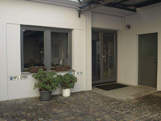 Eingang Nebengebäude