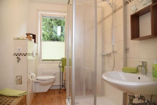 Obergesoss FEWO 2 Bad mit Dusche &amp; Fenster