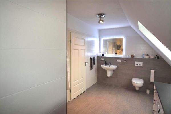 Tageslichtbad mit Dusche