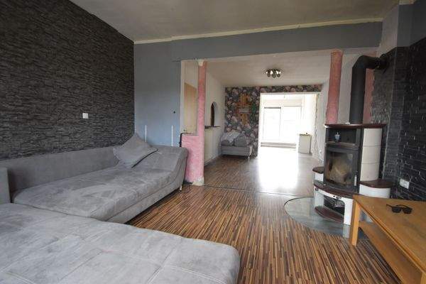 OG: Großes Wohn-/Esszimmer mit Ofen