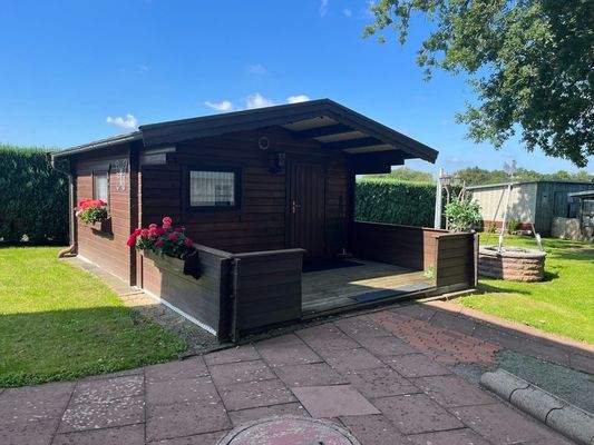 voll ausgestattete Gartenhütte