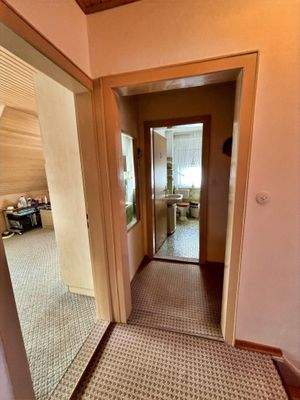 Blick aus dem Flur in Richtung Kinderzimmer und Badezimmer