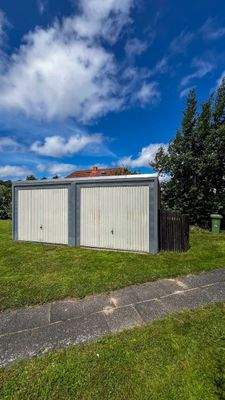 Praktische Nutzfläche in Garage