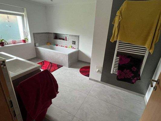 1. Bad Wanne Fenster.JPG