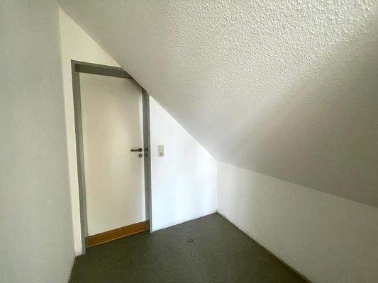 Stauraum mit Zugang zum Treppe