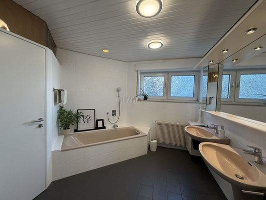 Lorcher Straße 15_EG_4 Zi._Badezimmer