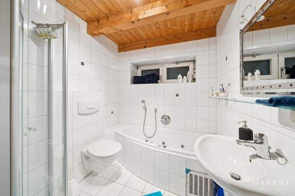 Badezimmer im Obergeschoss