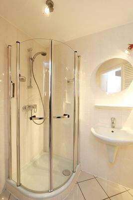 Badezimmer (untere Ebene)