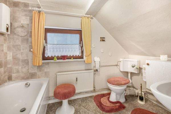 Badezimmer im Dachgeschoss