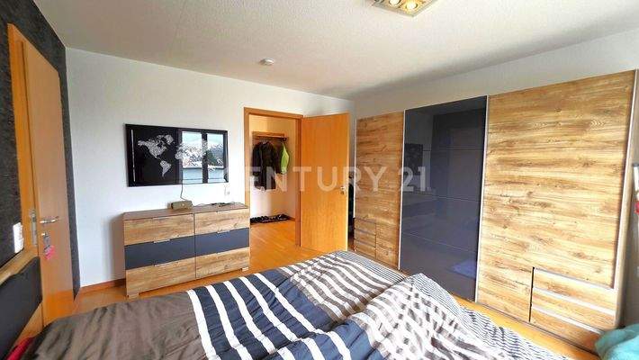 Gegenseite Schlafzimmer mit Zugang zum Flur