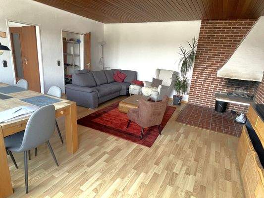 Wohn-Essraum mit Kamin