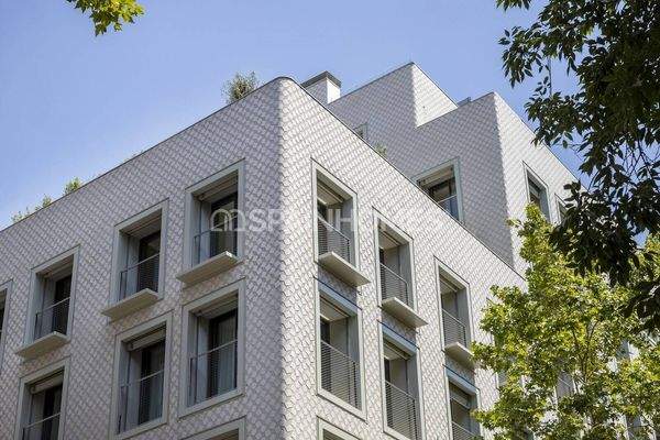 Elegant Apartments with Rooftop Pool in Barcelona