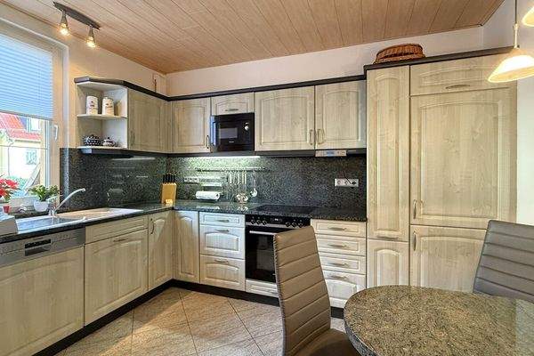 funktionale Einbauküche (kann gegen Aufpreis übernommen werden)