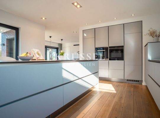 ... mit ausreichend Stauraum...