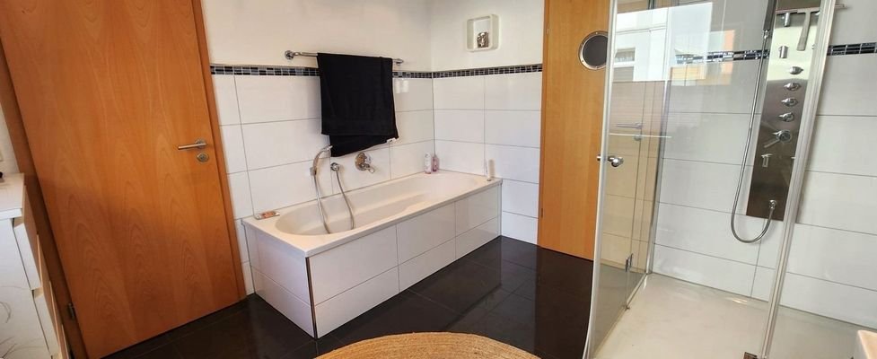 MAISONETTE-WOHNUNG 1.OG