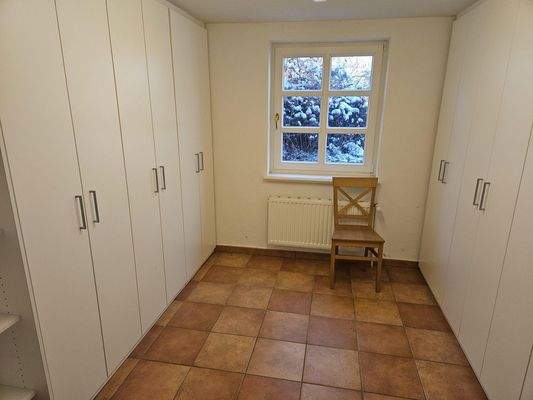 KG Zimmer 2 Stauraum mit Einba