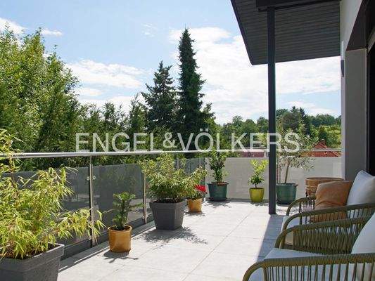 Seitliche Terrasse Obergeschoss