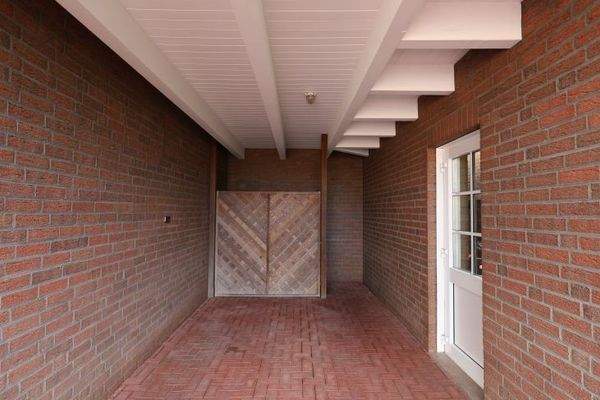 Nebengebäude mit Büro / Abstellraum / Carport