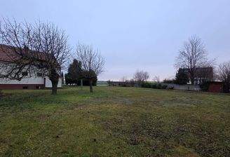 Großes Grundstück mit freiem B