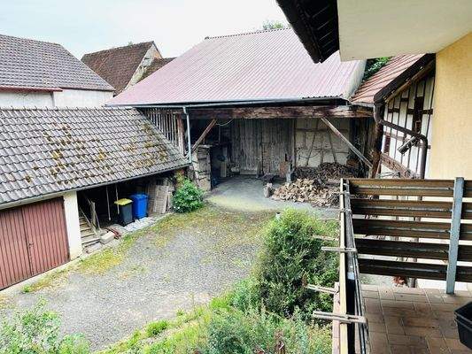 Blick auf die Nebengebäude