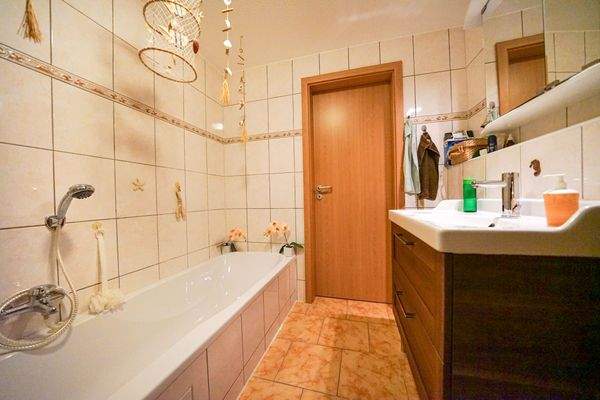 Dusch- und Wannenbad (2)