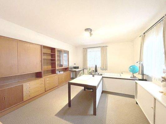 Andere Ansicht des sehr großen separaten Büros