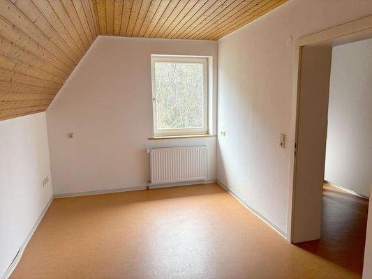 hoher Kniestock im DG