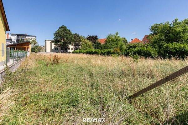 Grundstück mit baubewilligtem Projekt