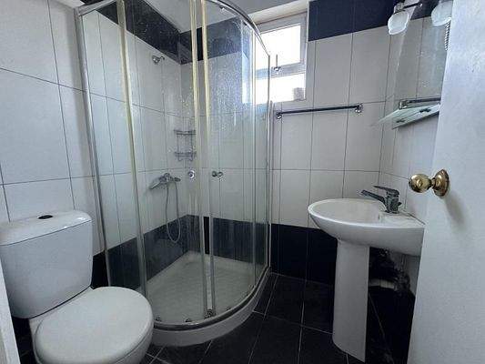 Kreta, Platanes: Hotel in Strandnähe zum Verkauf