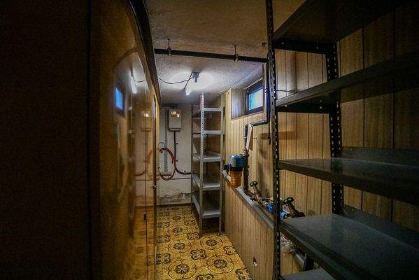 Haupthaus UG Hinter Raumteiler