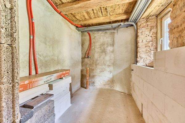 17 Zukünftiges Bad am Seminarraum.jpg