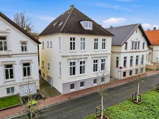 Titelbild Drohne Straßenansicht