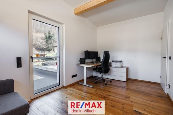 Büro im OG mit Ausgang auf die Dachterrasse
