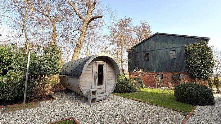 Saunahaus + Außendusche