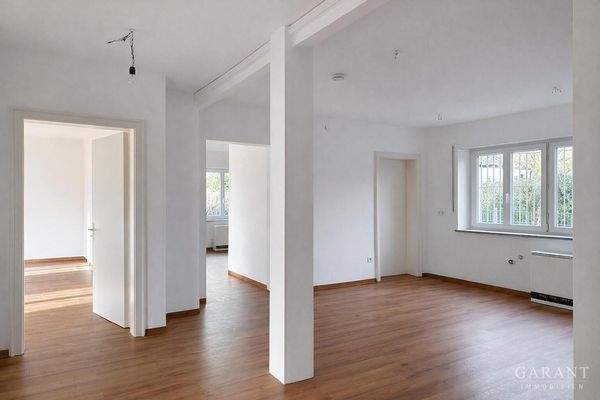 EG links, mögliche Küche und Essbereich