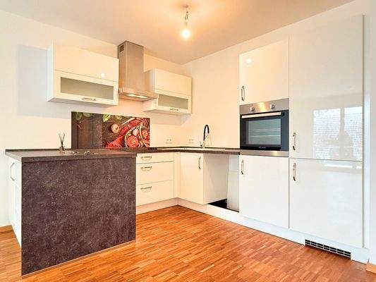 Küche Bild wurde mit Hilfe von Künstlicher Intelligenz optimiert.