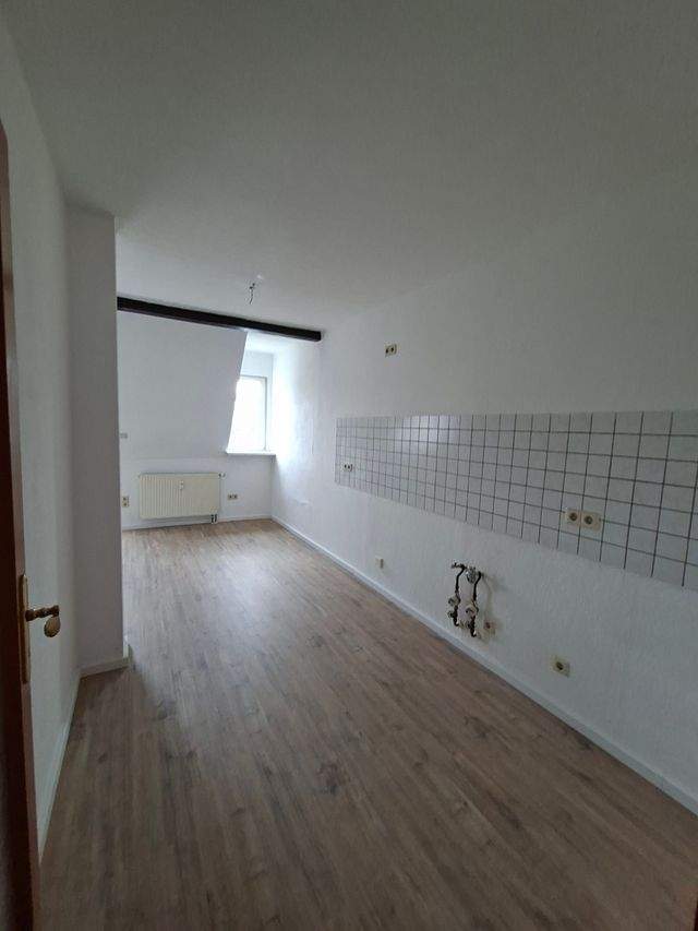 Helle 2 Raum Dachgeschosswohnung in Zwickau ab sofort zu vermieten - Foto 1