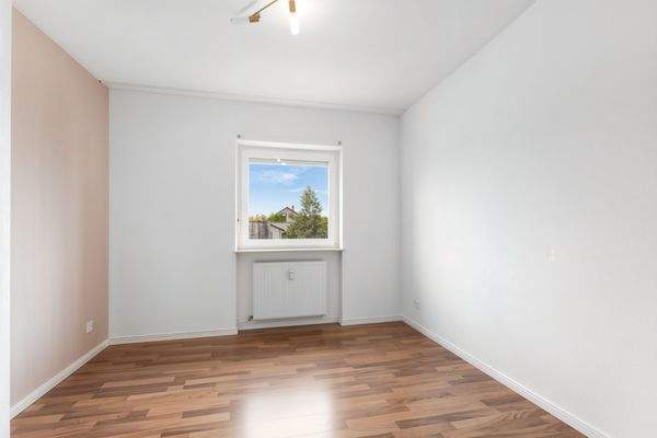 Schlafzimmer (aufgeräumt mit KI)